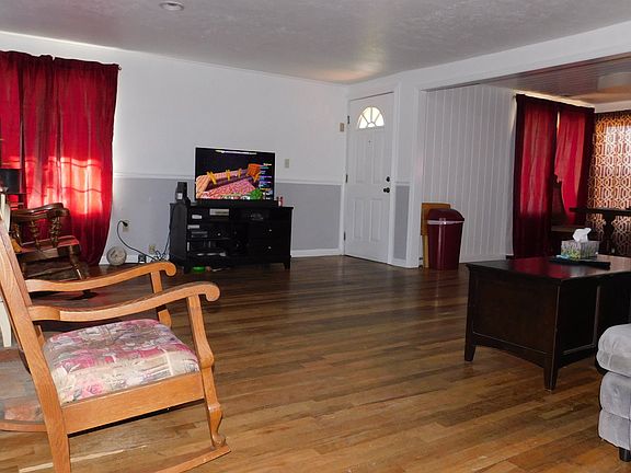 4th image of 2807 NE 93rd Ave