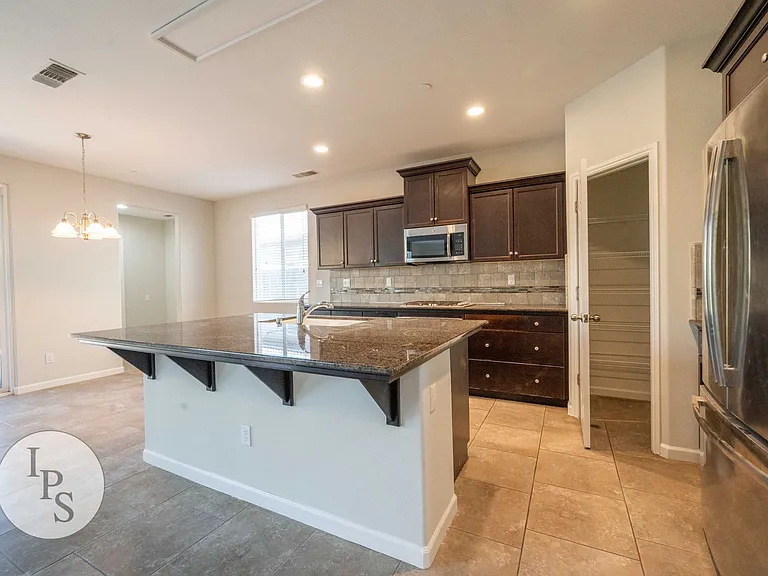 3611 Lansing Ave — Photo 8