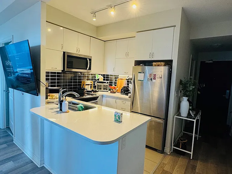 39 Annie Craig Dr #605 — Photo 3