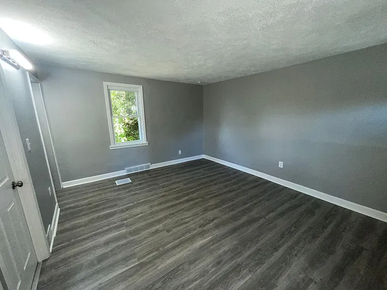 4 Copperfield Ave — Photo 6
