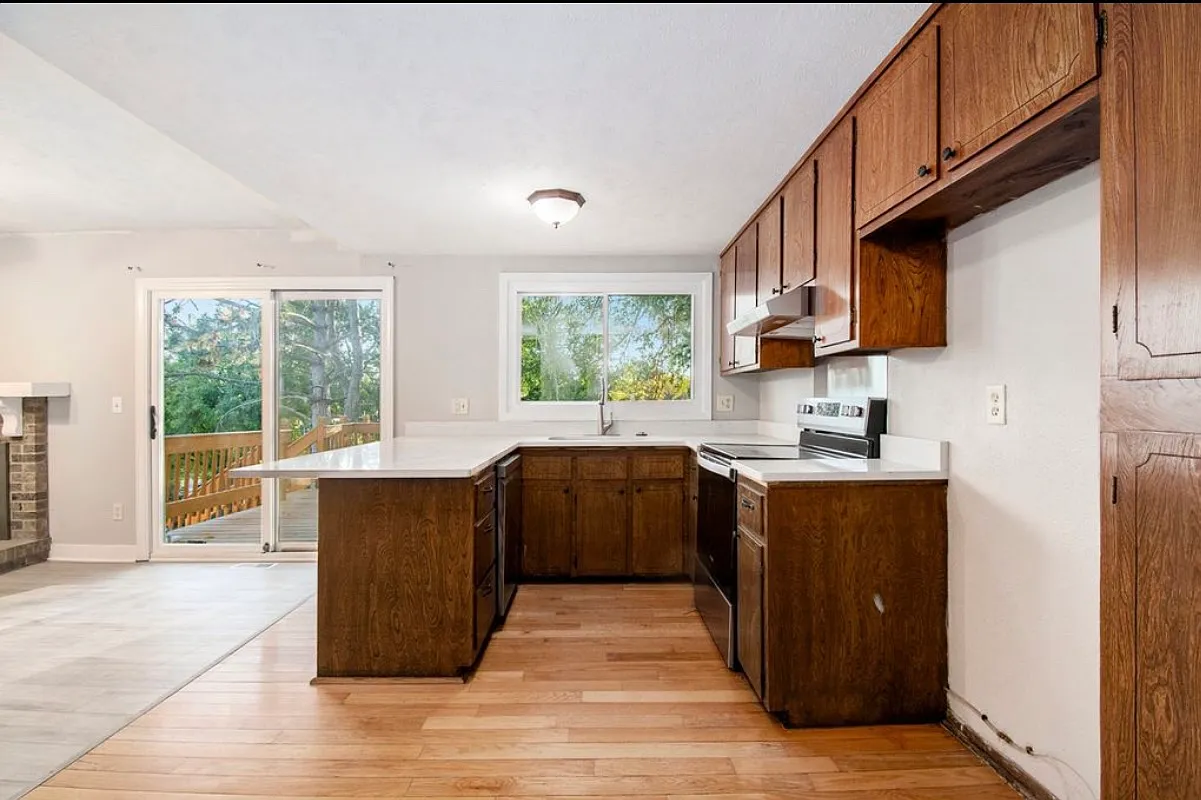 3 bed, 2063 sqft, $2,100 — Photo 3