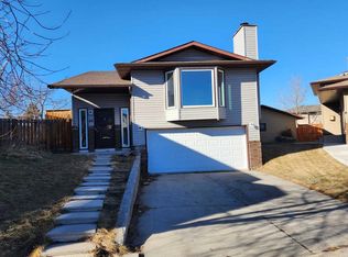 48 SE Bermondsey Ct NW, Calgary, AB T3K1V7