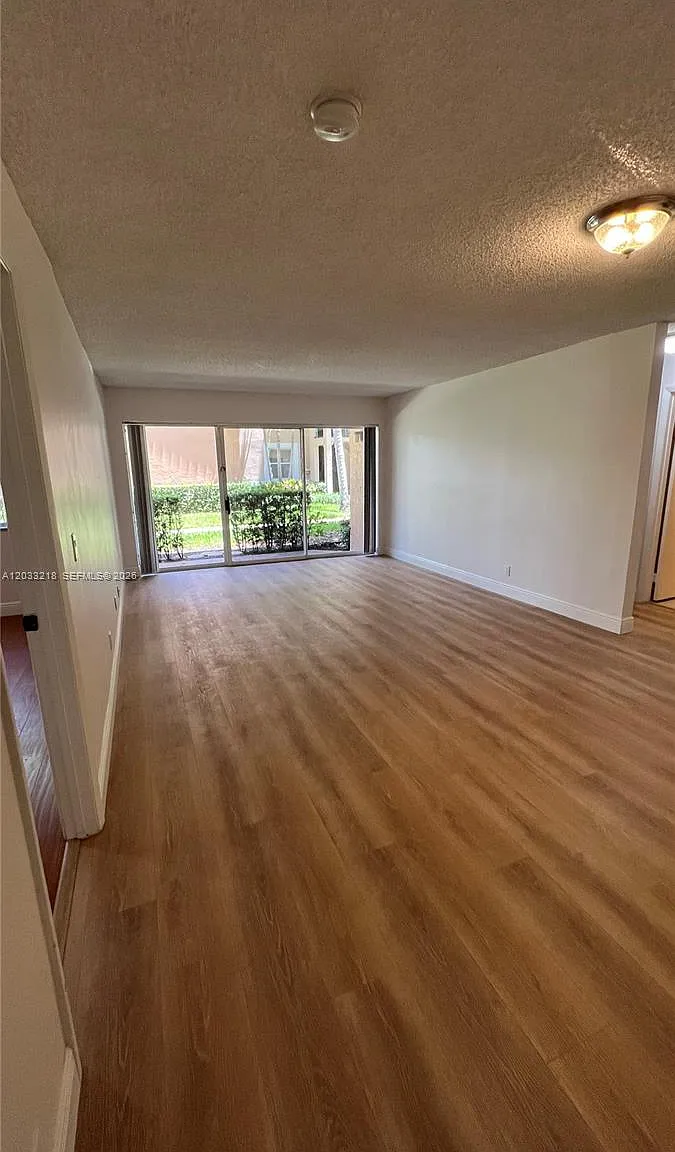 Edgewater Condo — Photo 2