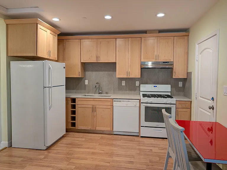 2308 Hillside Dr — Photo 10