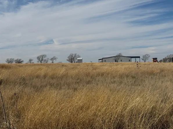 6726 E Ellis St, Smyer, TX 79367