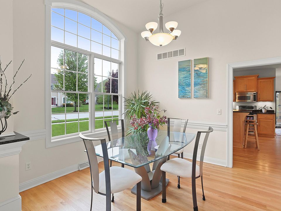 2nd image of 404 Bobolink Ave