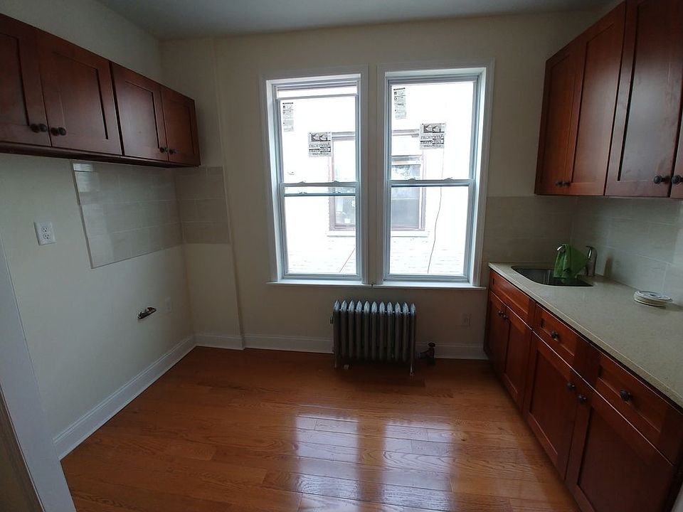 2nd image of 23-54 31st St #3R