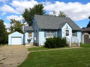 406 University St, Pella, IA 50219