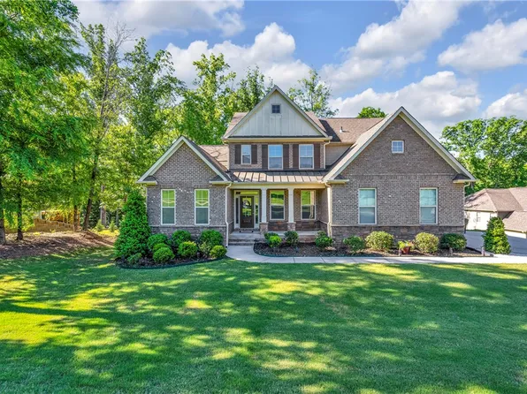 145 Burberry Dr, Williamston, SC 29697