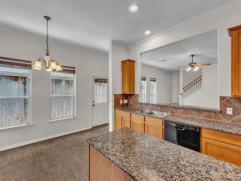 2614 Shady Acres Ct — Photo 14
