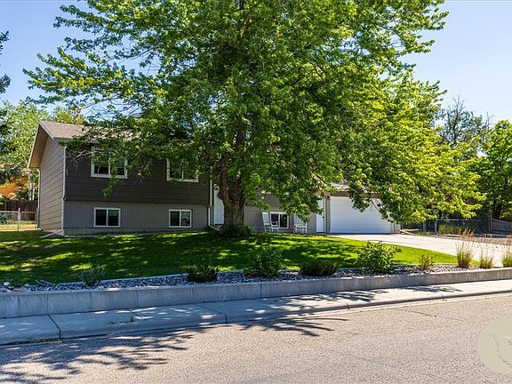 4th image of 2027 Saint Andrews Dr