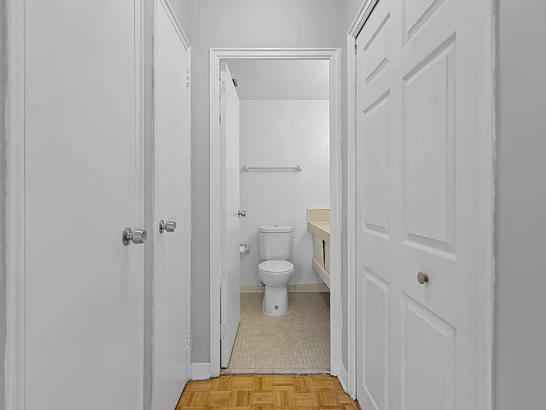 270 Somerset St W #906 — Photo 18