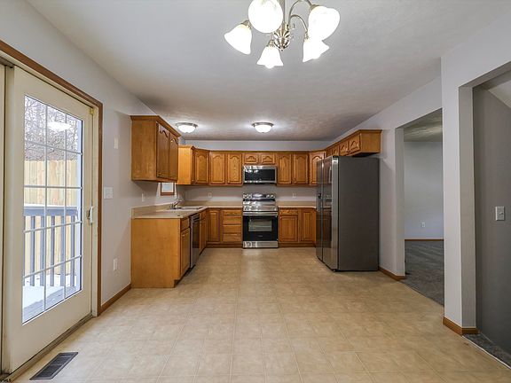 3rd image of 1508 Bergamont St