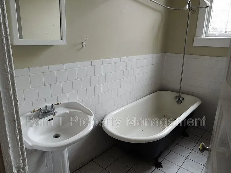 512 E Waldburg Ln — Photo 10