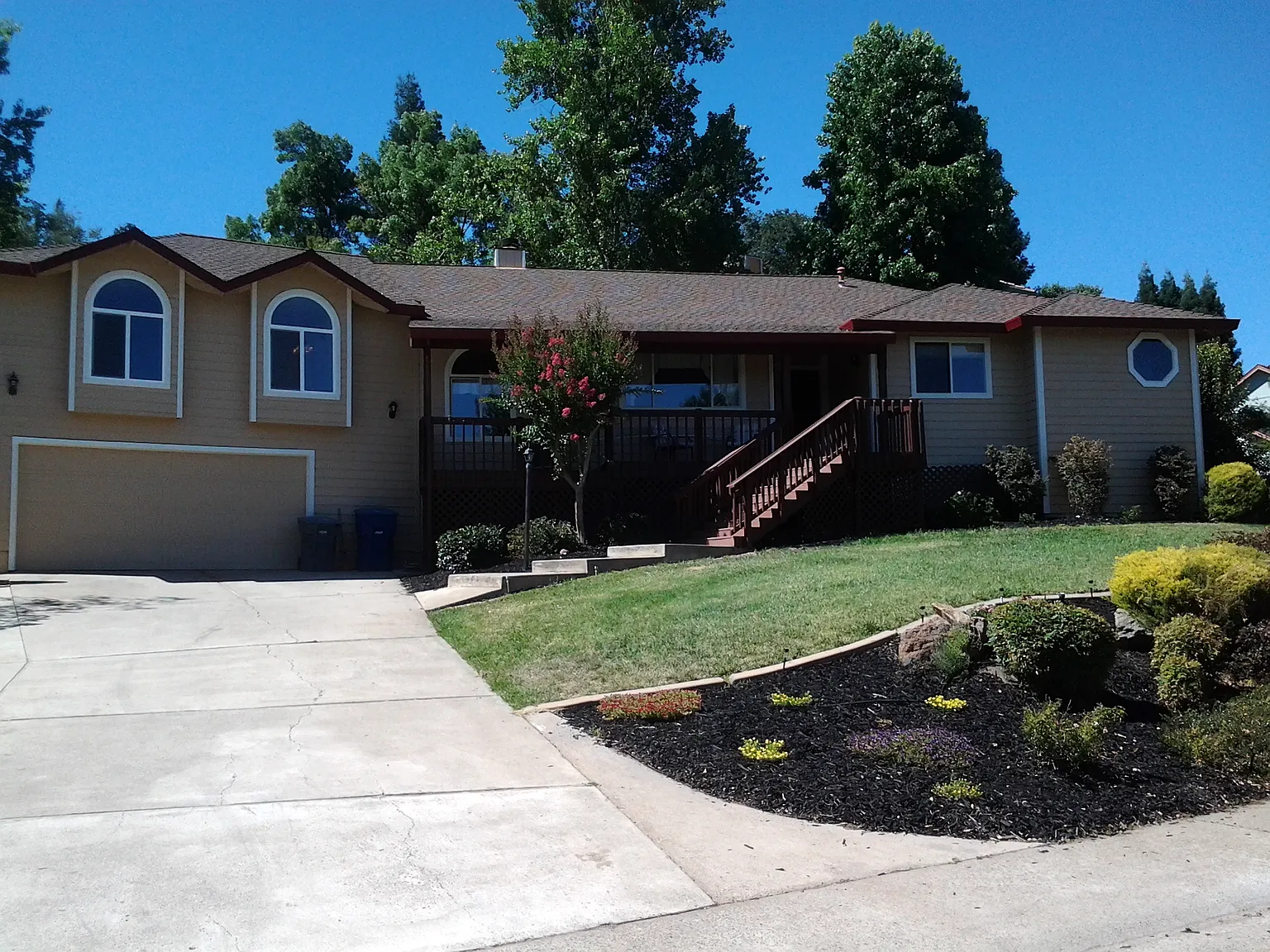 404 Willow Creek Dr photo 1