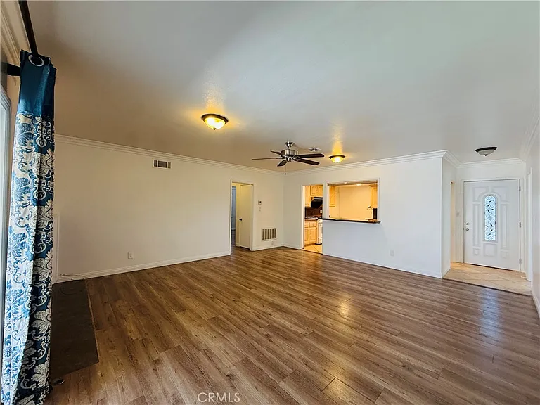 1525 W Houston Ave — Photo 2