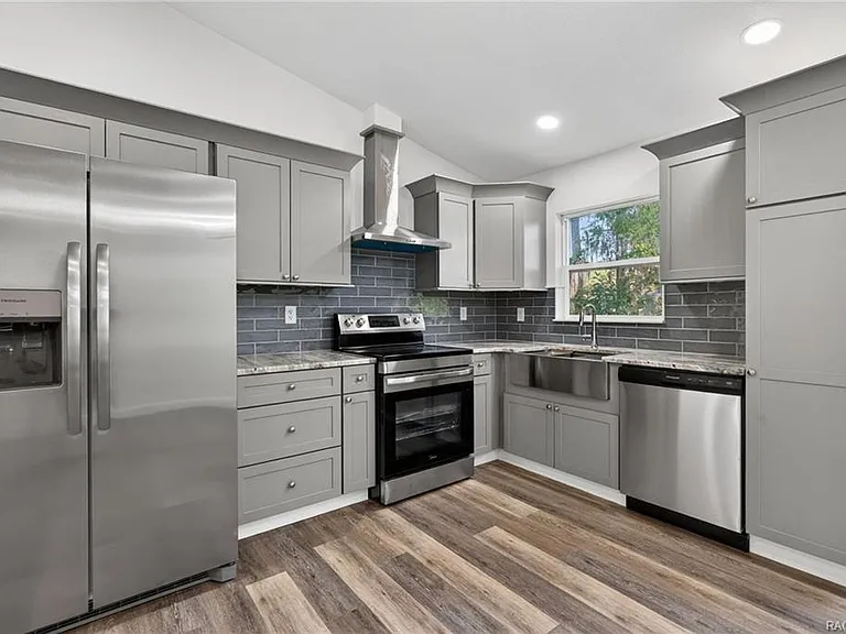 618 Spruce St — Photo 3