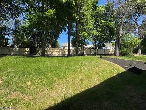 4th image of 9 Heather Hill Rd
