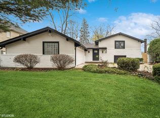 3201 Maple Leaf Dr, Glenview, IL