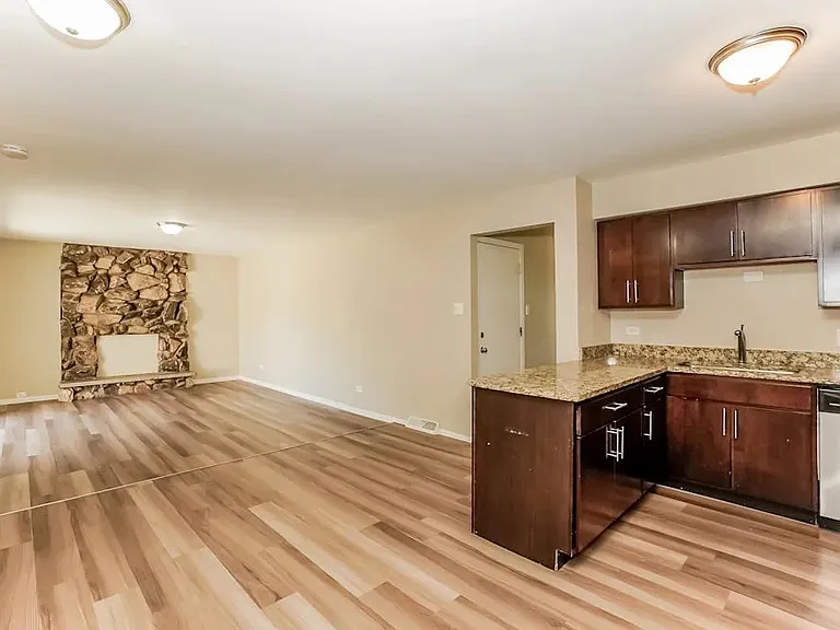 15528 Orogrande Dr — Photo 3