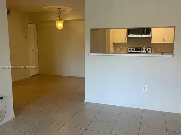 2091 Renaissance Blvd APT 207, Hollywood, FL 33025
