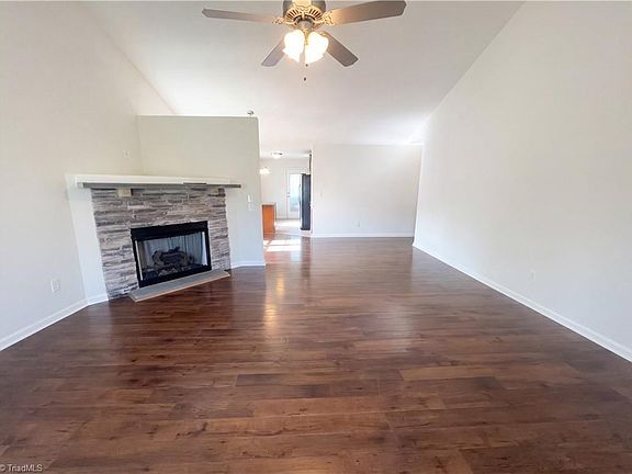 3rd image of 224 Santa Fe Cir