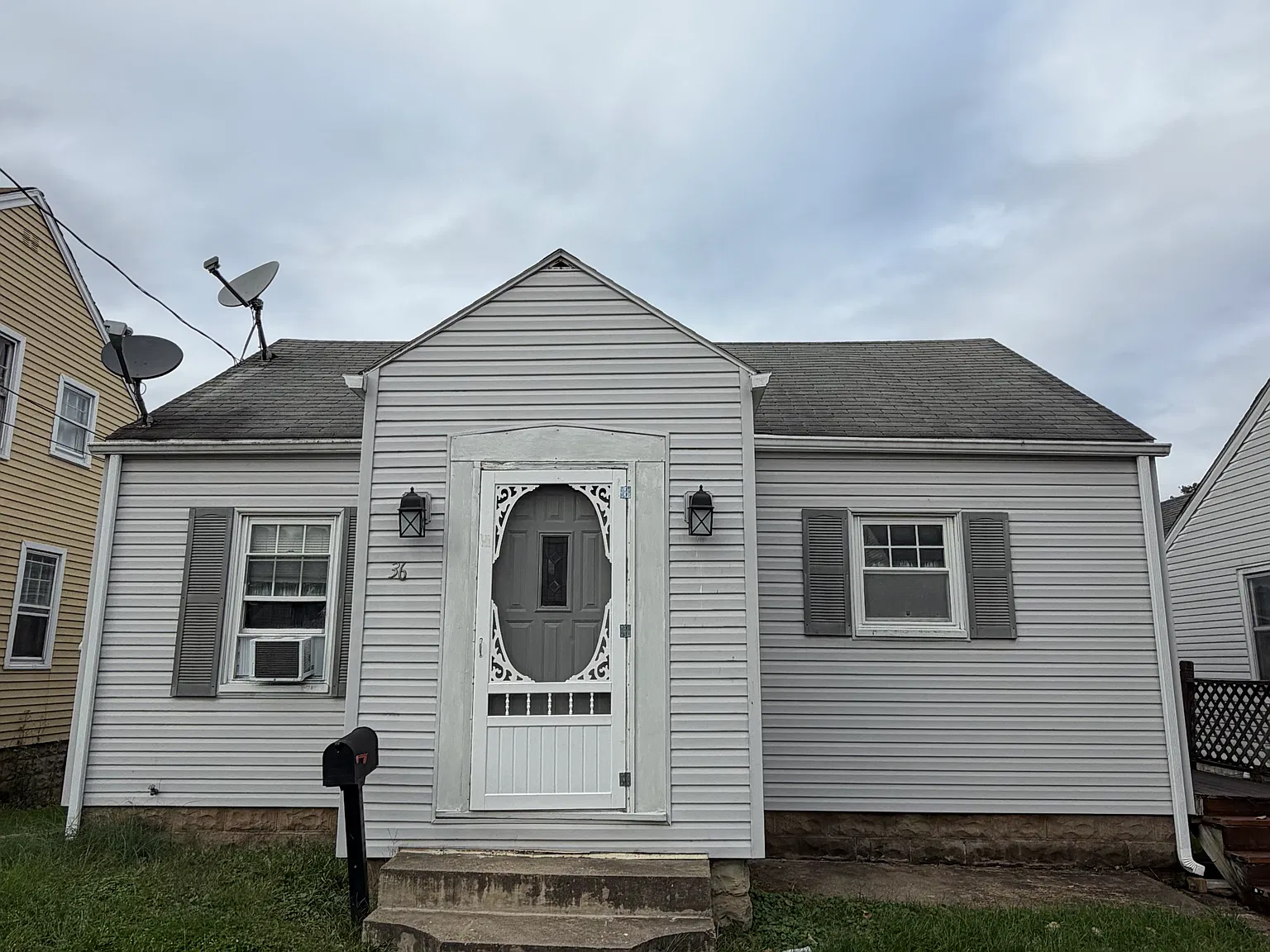 2 bed, 820 sqft, $900 — Photo 1