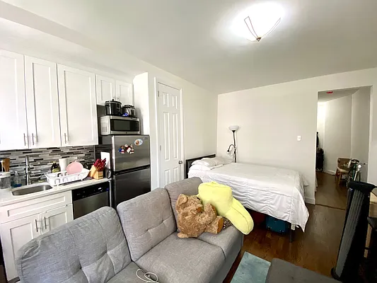 Rented by Douglas Elliman | media 14