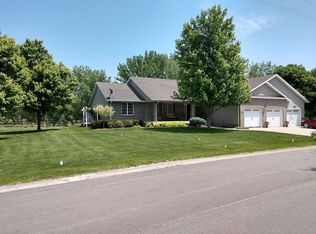 421 Renee Rd, Doniphan, NE 68832