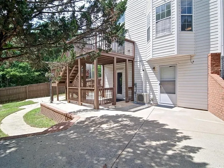 542 Parkstone Ln — Photo 28