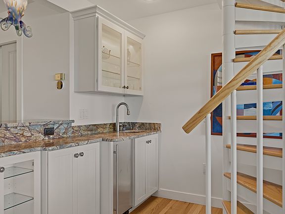 5th image of 157 Harrison Ave APT 14