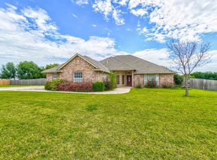 303 SE Azalea Ln, Cache, OK 73527
