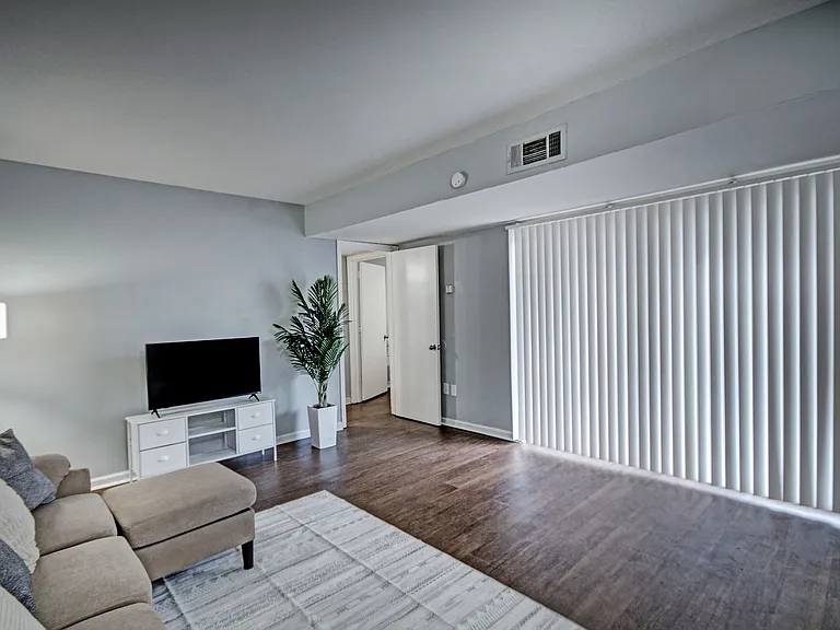 225 W McDowell Rd — Photo 11