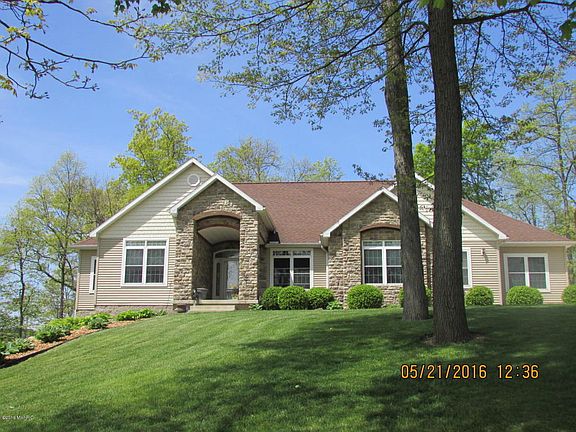 3rd image of 2635 Winona Dr