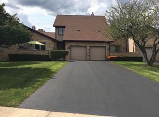 1776 Pebble Beach Dr, Hoffman Estates, IL 60169