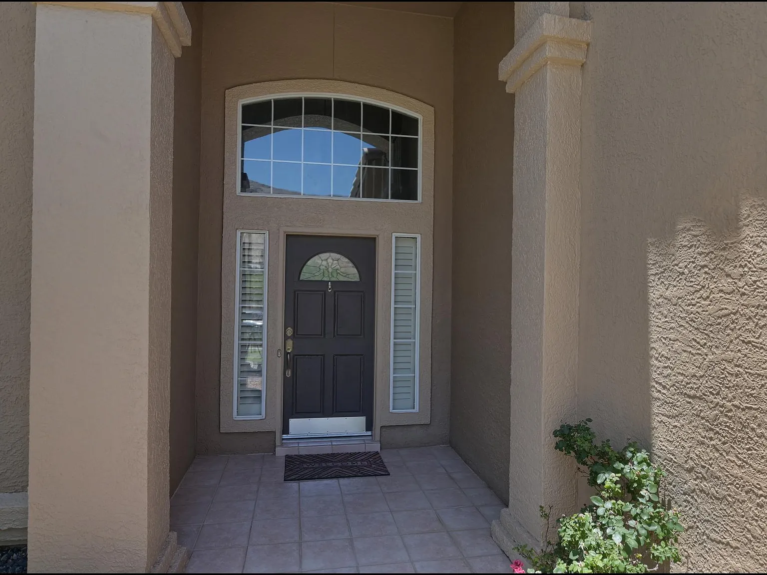 4 bed, 2632 sqft, $3,200 — Photo 2