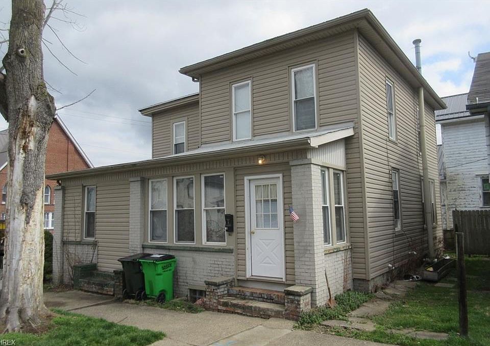 1st image of 105 N Uhrich St