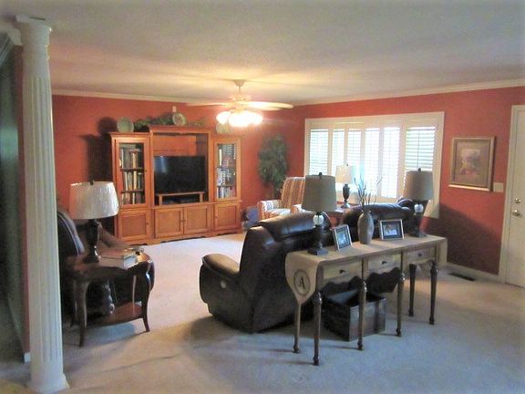 3rd image of 225 Dogwood Ln