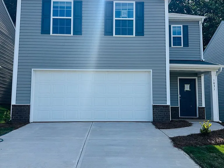 1031 20th Avenue Loop SE — Photo 1