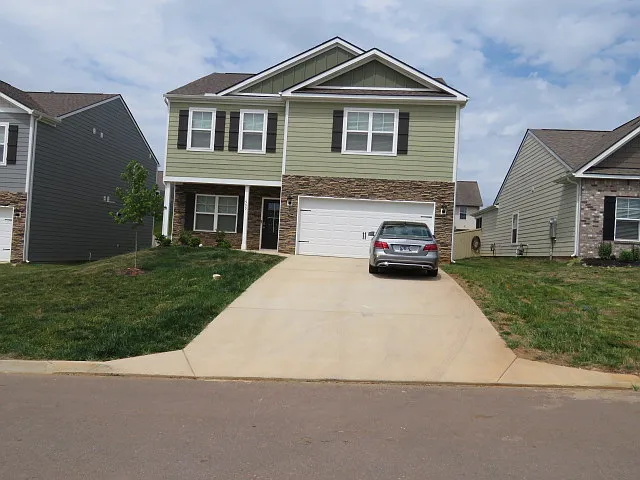 900 Mill Creek Dr — Photo 3
