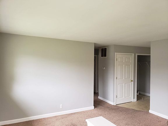 4th image of 2875 Belmont St