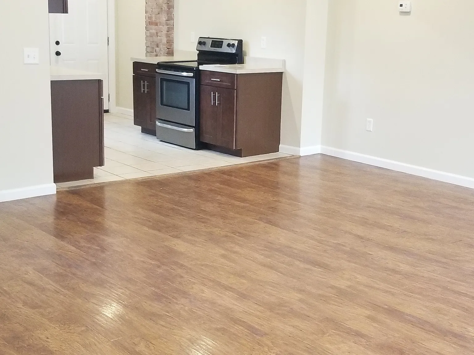 3 bed, 1400 sqft, $1,700 — Photo 2