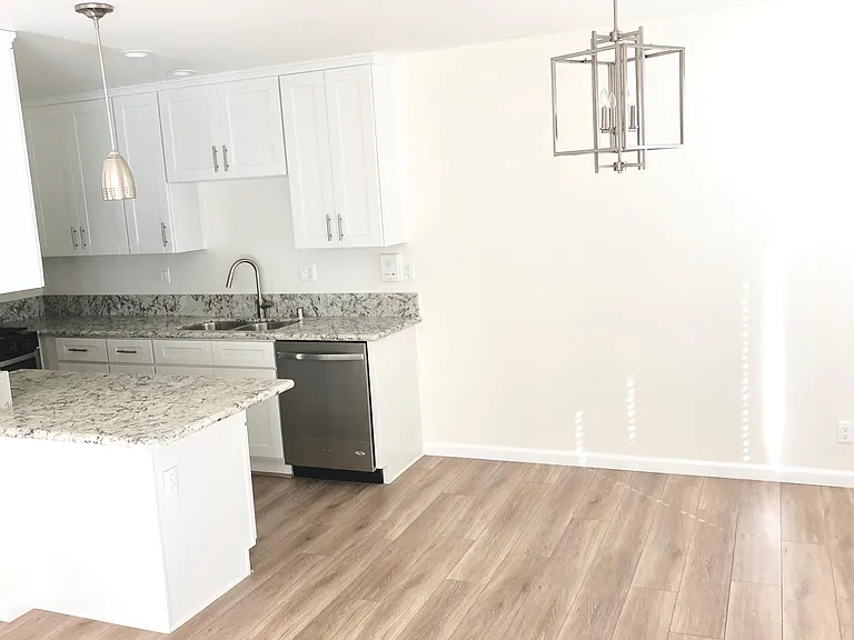 1612 S Bundy Dr #4 — Photo 3