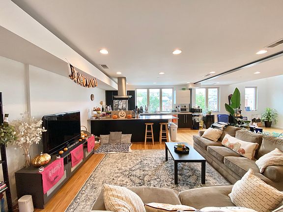 4th image of 534 E Girard Ave #4O