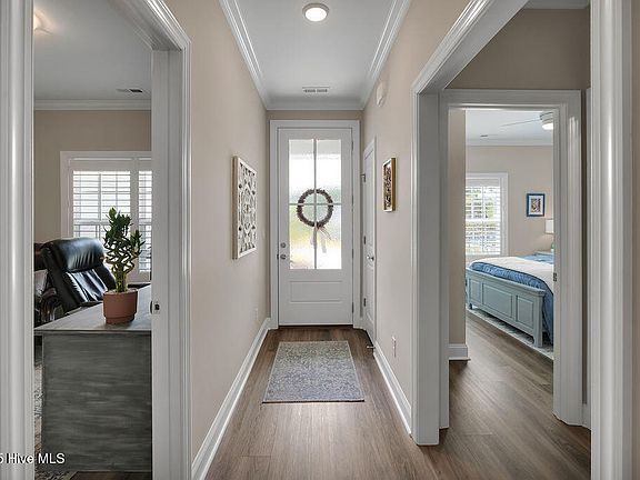 4th image of 553 Stanwood Drive SE
