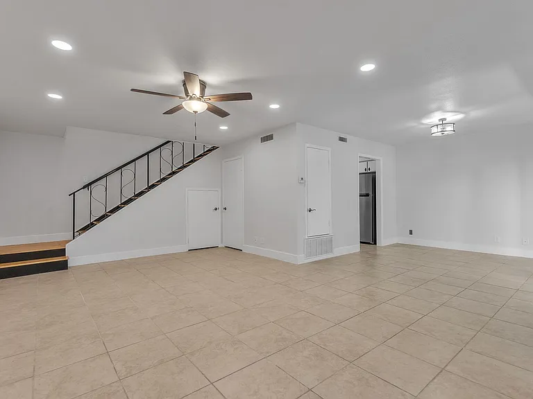 100 Royal Way Dr #14C — Photo 2