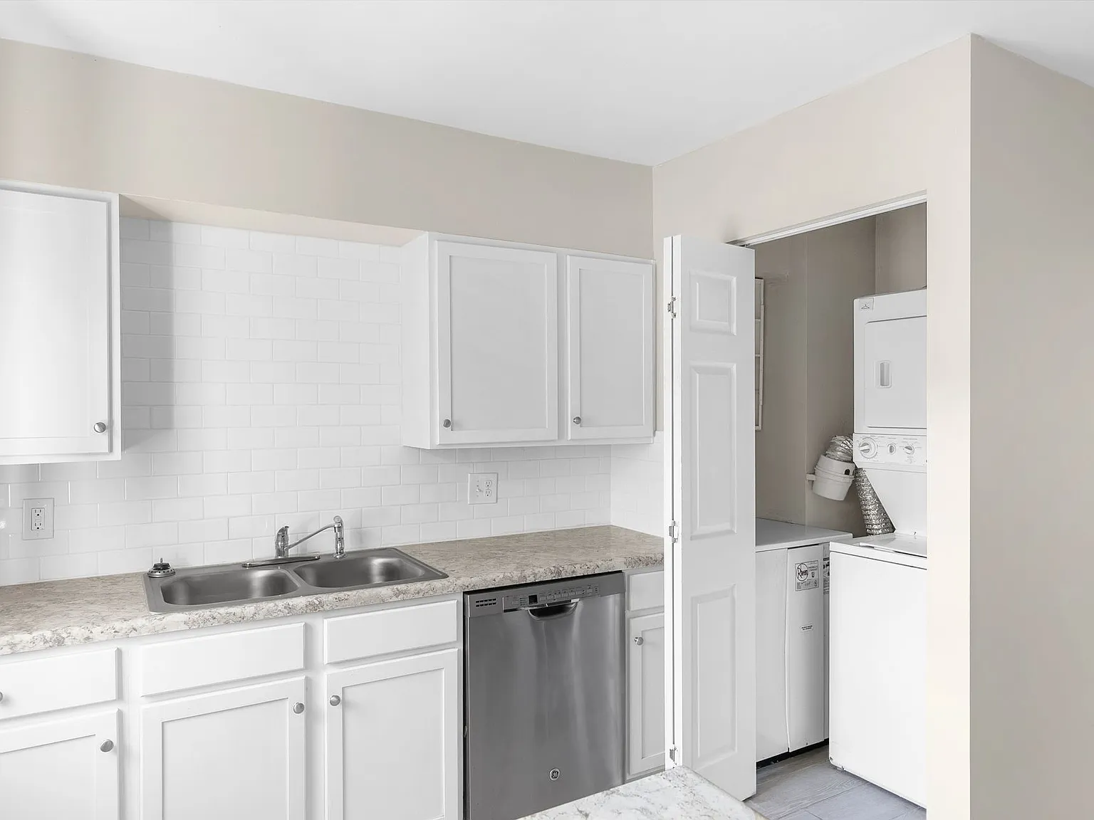 Ethel Apartments — Photo 1