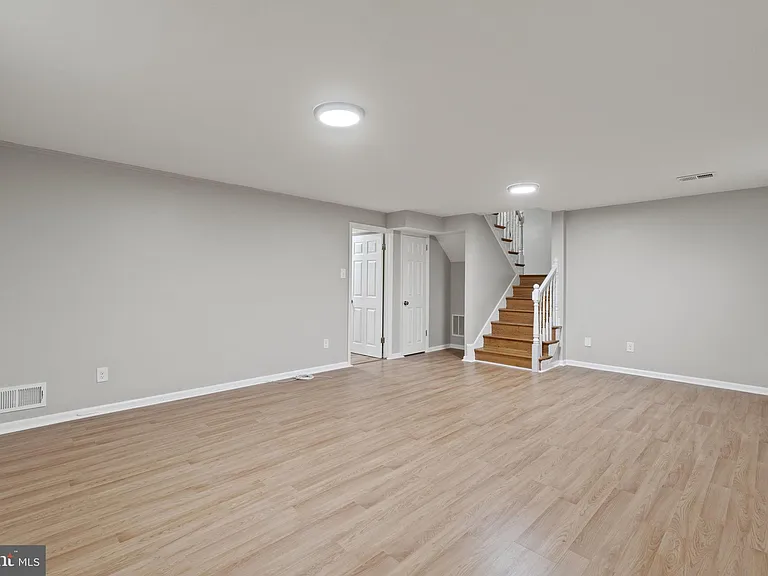 1110 Chiswell Ln — Photo 18