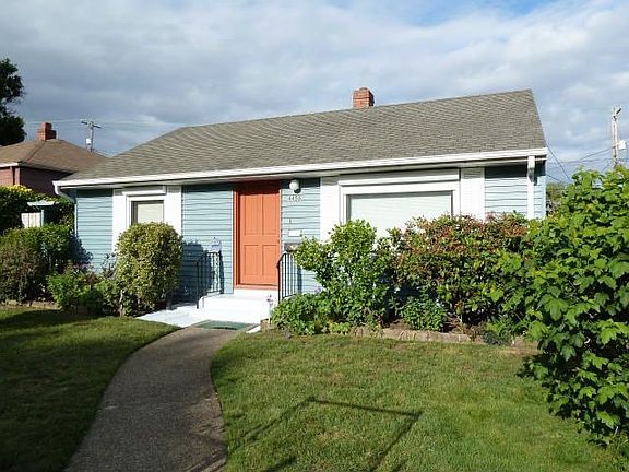 Level entry rambler with western exposure.