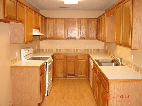 3rd image of 8 Cheryl Cir